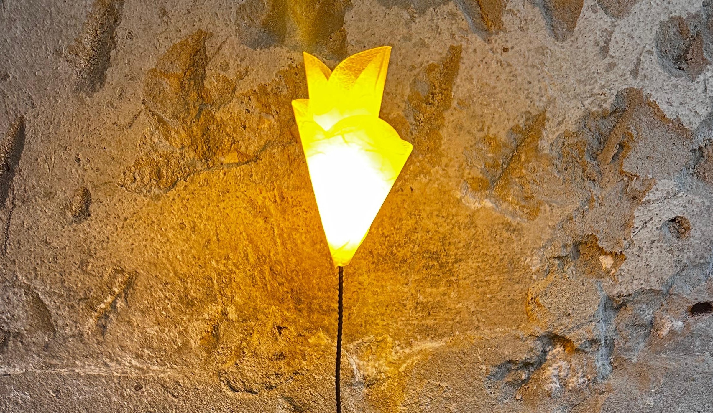 Lampade in carta: eleganza e sostenibilità nell’illuminazione moderna